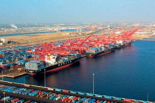 運輸量猛增使美國海港的物流供應(yīng)鏈過度緊張