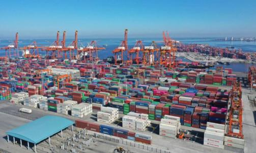 美國(guó)港口重現(xiàn)“海上大堵車”